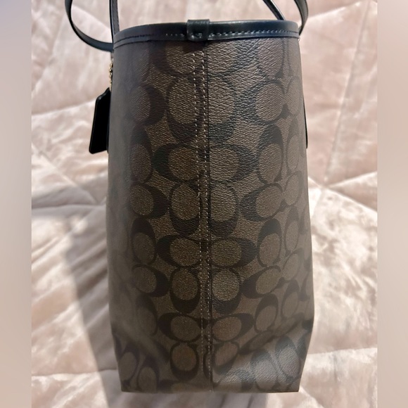 NWOT Authentic Coach City Tote in Signature Canvas - Picture 4 of 8